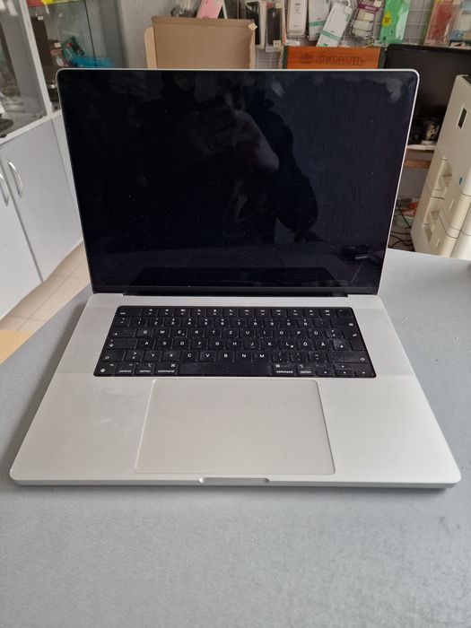 Продам MacBook Pro a2485