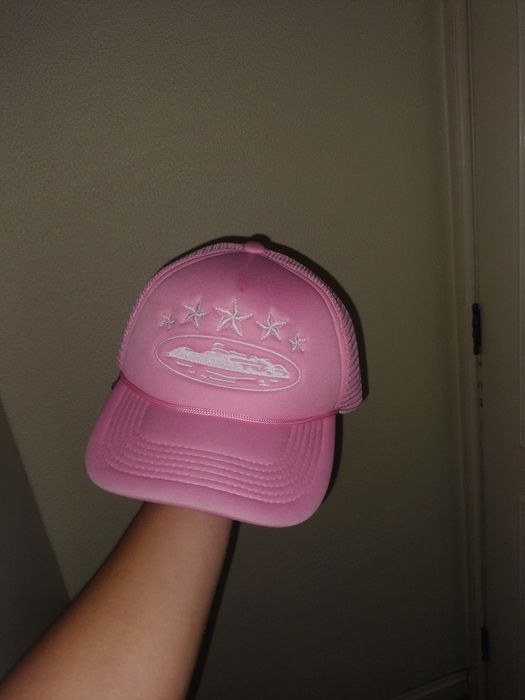 Boné trucker rosa da Corteiz