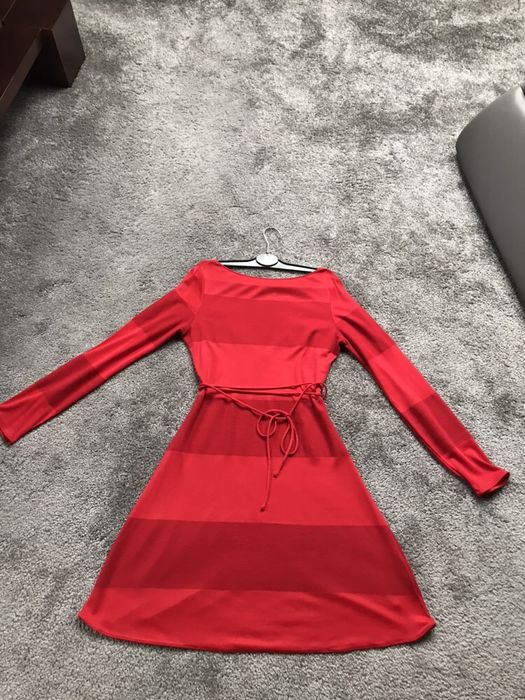 Sukienka Gigi Hadid dla Tommy Hilfiger