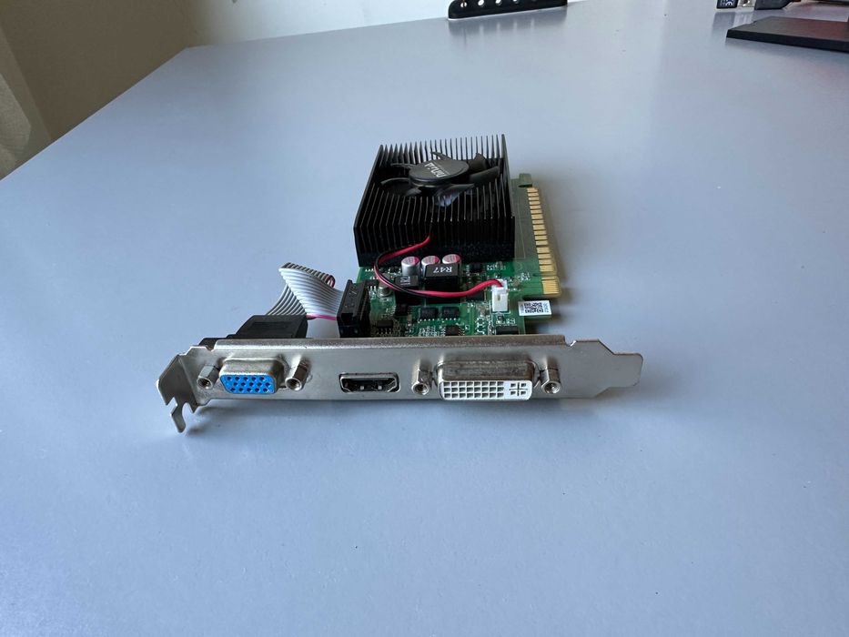 Placa Gráfica GT 730 4GB DDR3 128-bit Low Profile – (Como nova)