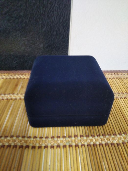 Часы наручные кварцевые