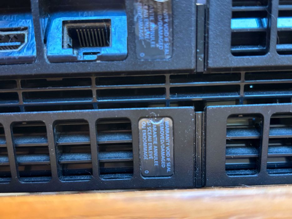 PlayStation 4 + comando + Modern Warefare II (sem caixa)