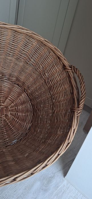 Duży wiklinowy kosz