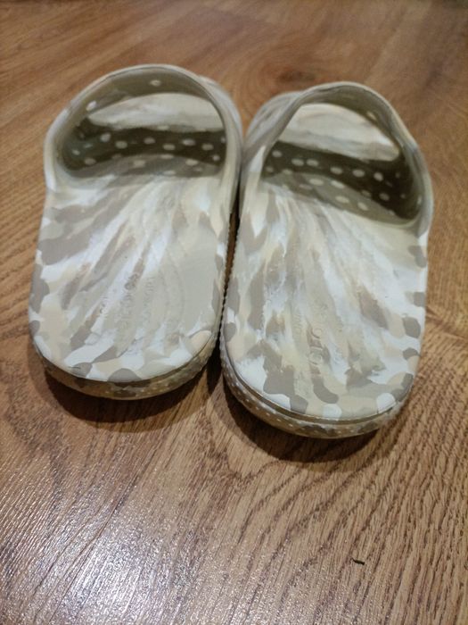 Crocs marble beżowe jak nowe 37