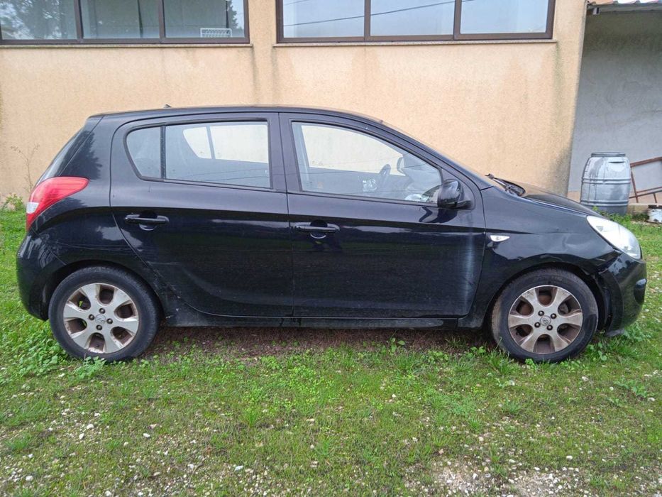 Hyundai i20 CRDI Comfort Acidentado para Venda