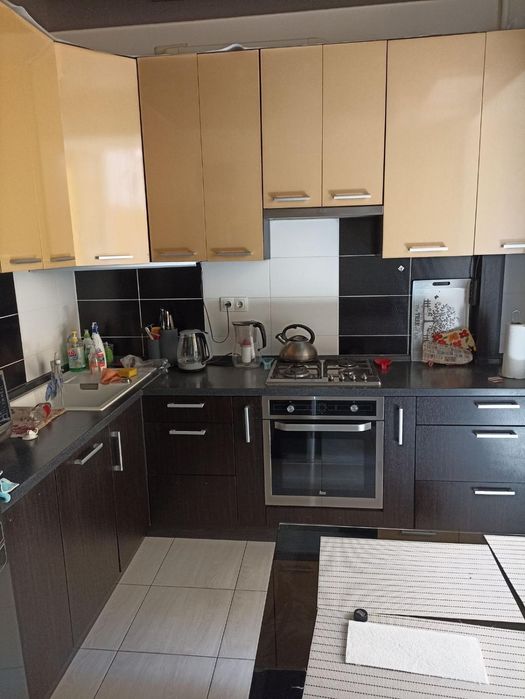 Продам 1-кім. квартиру з ремонтом, 3/10 пов., на вул. Грушевського (3-346-557)