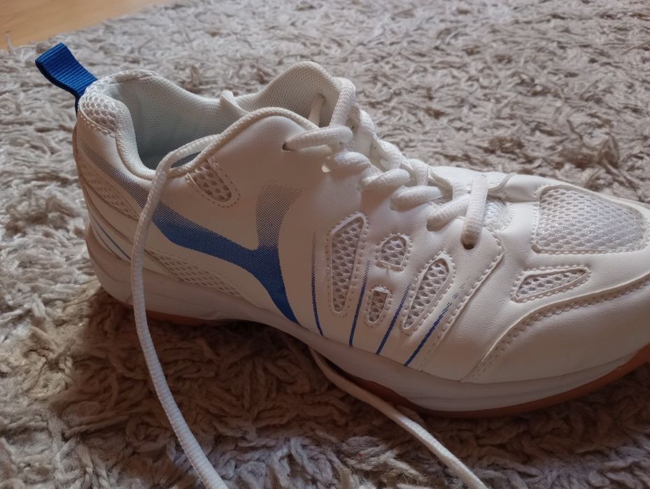 Buty do badmintona rozmiar 39