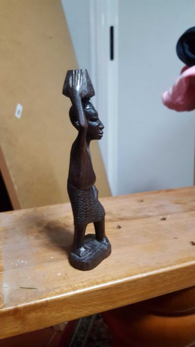 Artesanato de Angola. Esculturas em madeira.