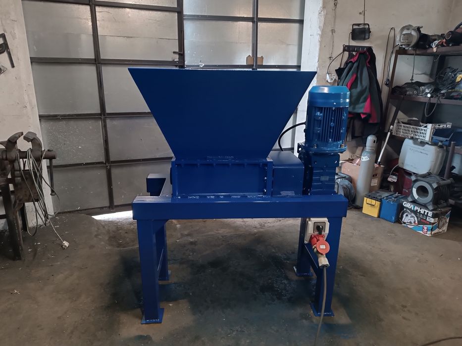 Rozdrabniacz dwuwałowy shredder kruszarka do płyt meblowych osb kompoz