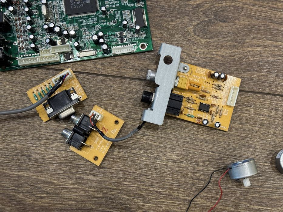 Радиодетали, платы с рабочего dvd плеера с микрофоном