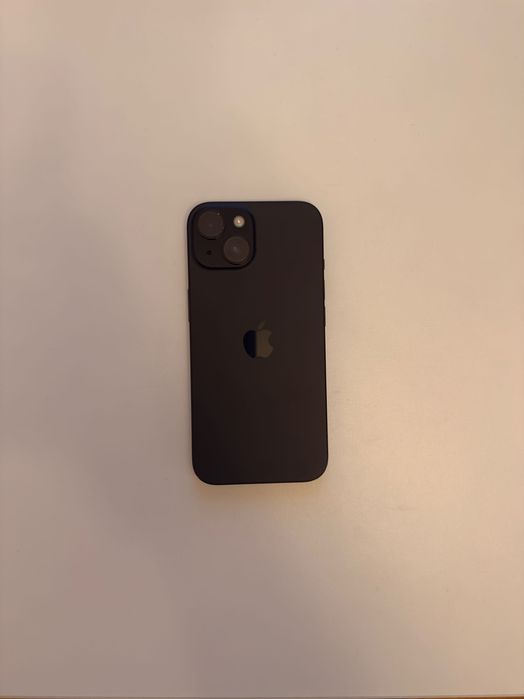 iPhone 15 Preto (base, não Pro - ainda com iOS 18)