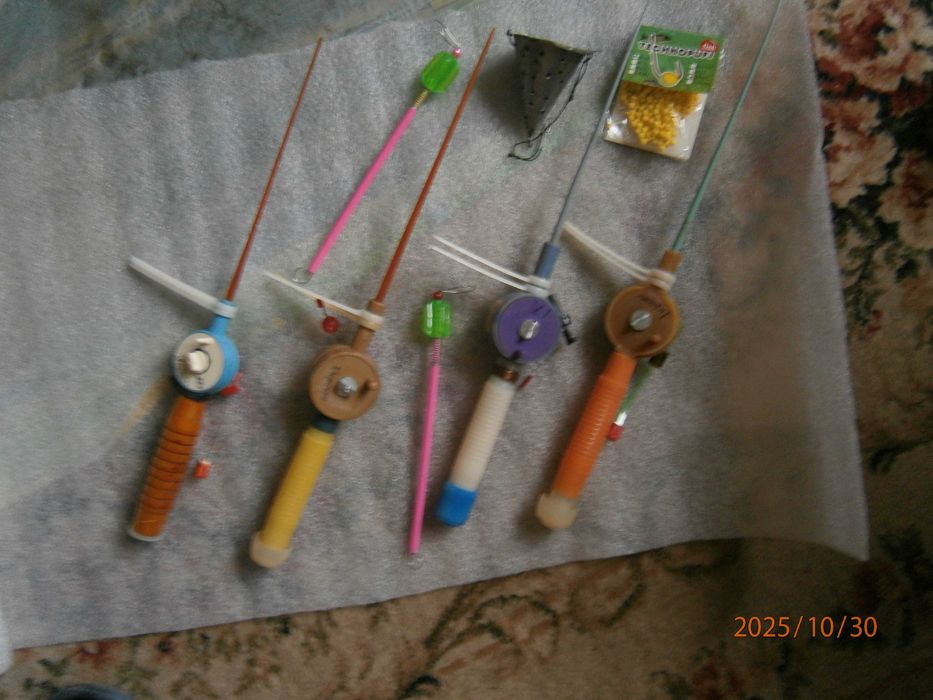 удочки для рыбалки.