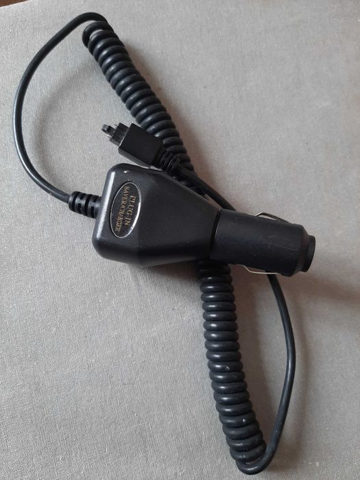 Cabo  "carregador de  isqueiro" para carregamento de telemóvel.