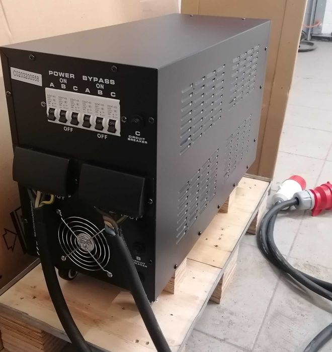 Regulator napięcia KEMOT 10KVA  trójfazowy automatyczny- gwarancja