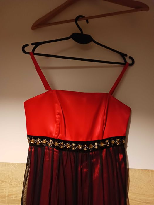 sukienka czerwona z czarna siateczką  rozmiar 36/ 38 M j&J