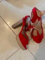 Sandały damskie na obcasie czerwone