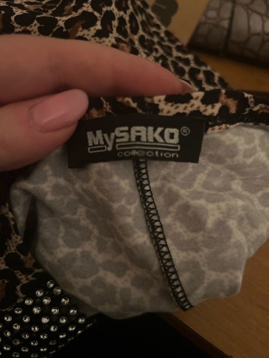 Sukienka/bluzka w panterkę z wyciętymi ramionami