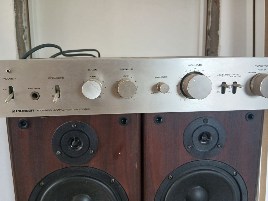 Amplificador com colunas