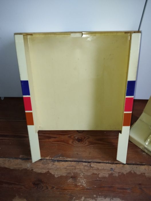 Ekspozytor do papierosów Golden American