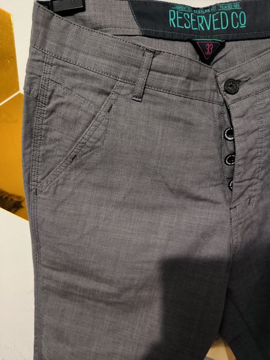 Spodnie męskie chino marki Reserved