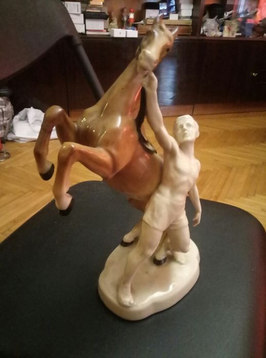 Фарфоровая статуэтка укрощение коня Германия