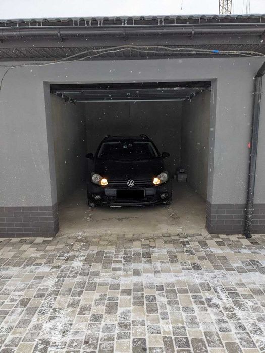 Продаж гаража в сучасному ЖК "Липки"