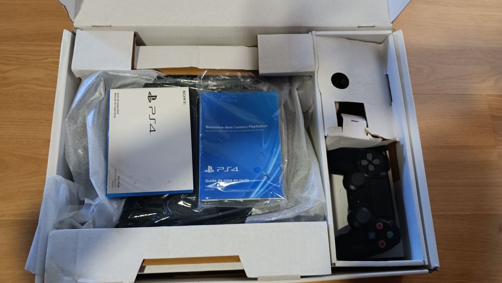 PS4 500gb com 5 jogos