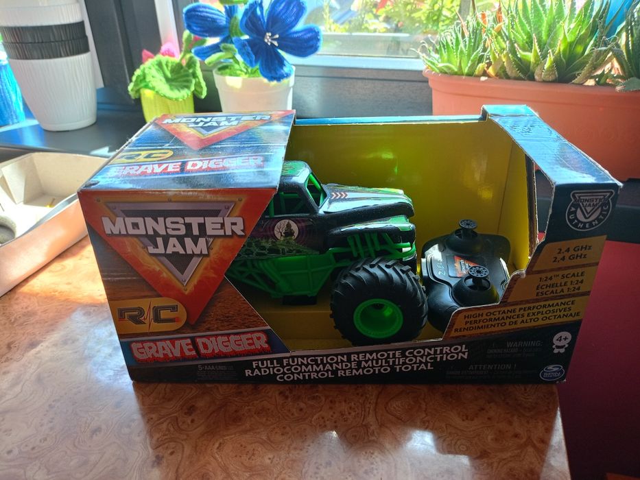Sprzedam auto na pilota monster jam grave digger