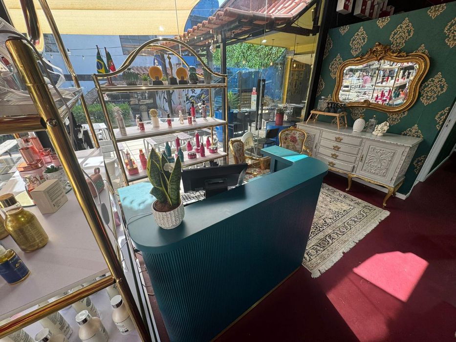 Salão de Beleza Premium a venda totalmente equipado pronto a trabalhar