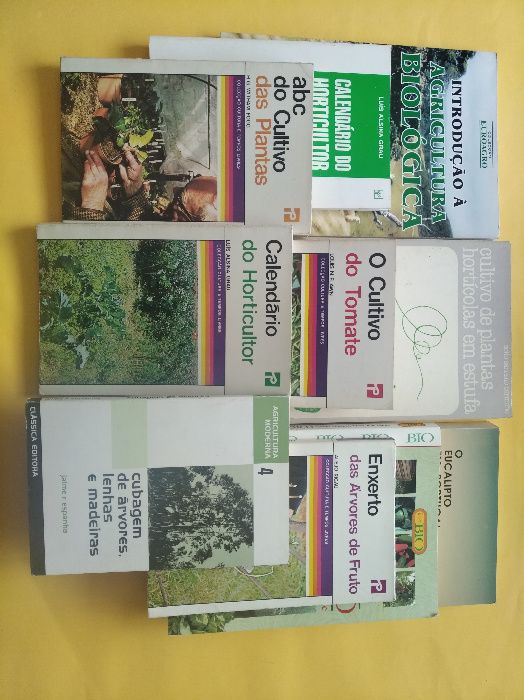 Diversos livros sobre plantas, flores e plantas medicinais