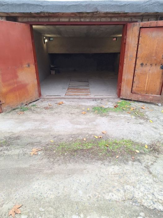 Продаю гараж з підвалом, кооператив, берег.