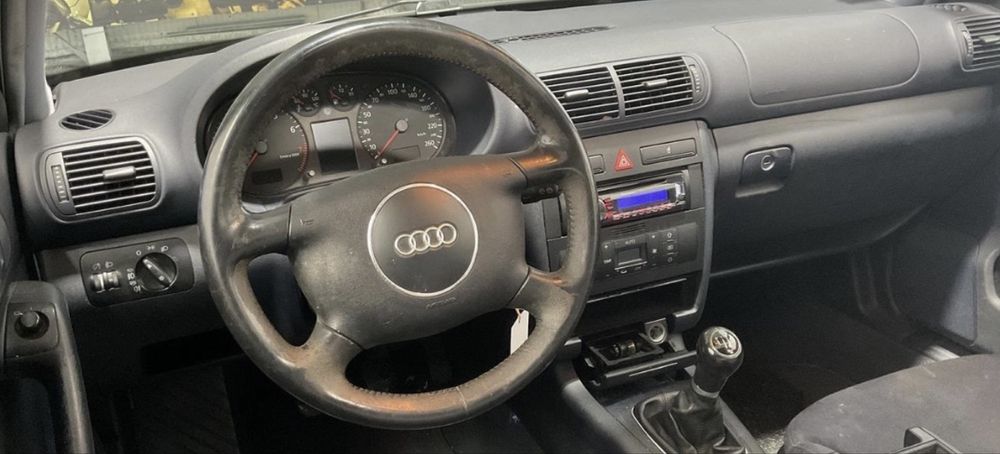 Audi A3 1.6 Gasolina  - 102cv - Nacional