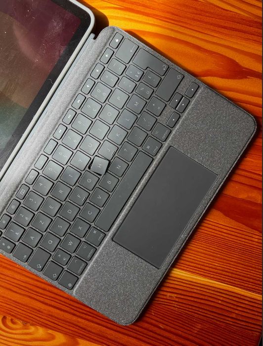 Klawiatura Logitech Combo Touch Do Apple iPad Air 4/5 Generacji 2020/2022
