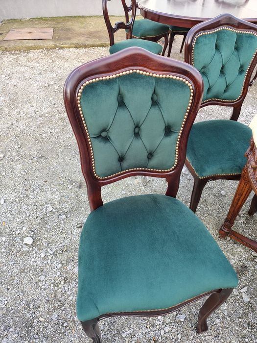 Stół rozkładany z 4 krzesłami po renowacji