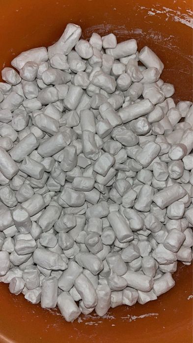 Біла глина ( каолін сніжок) кусковий і в гранулах