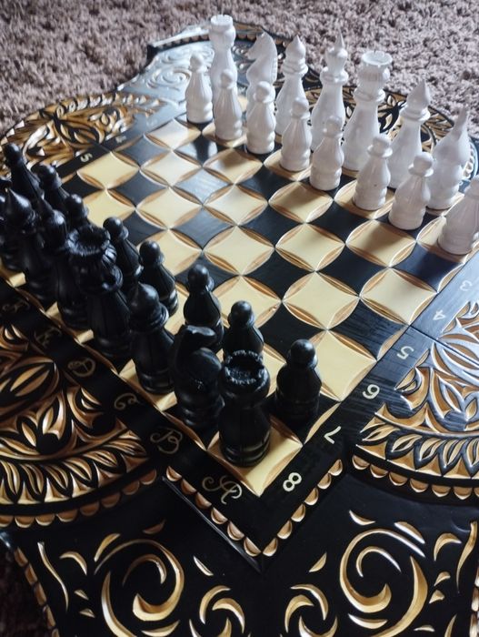 Шахи - нарди різьблені, ручної роботи.