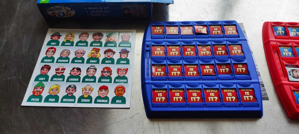 Jogo Quem é Quem  - HASBRO