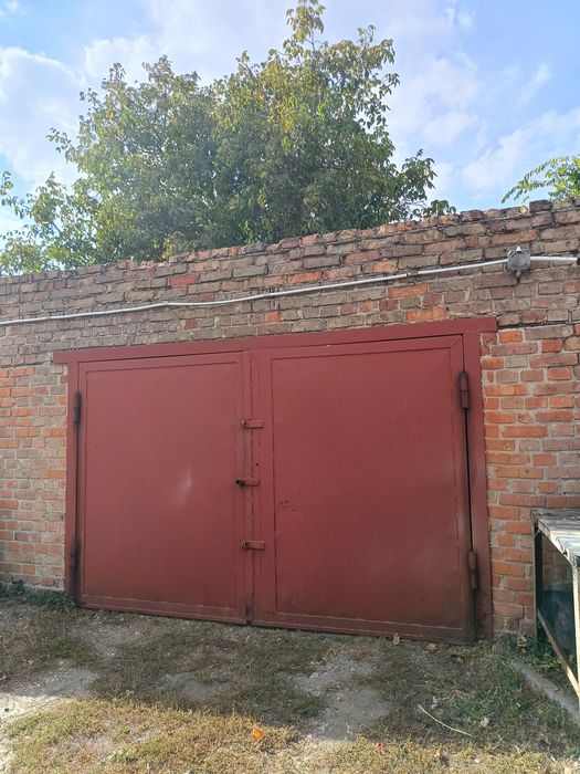 Продам 2 квартиру, меблі, техніка, автономне газове опалення,з гаражем