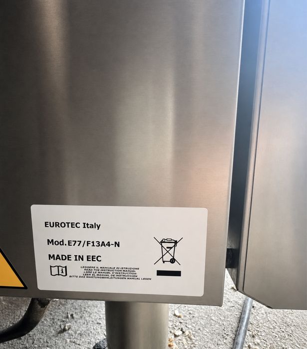 Duza fryttownica elektryczna.