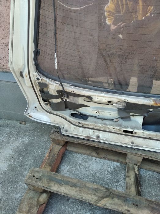 крышка багажника мазда 626 - Купити автозапчастини - Ціна на OLX.ua
