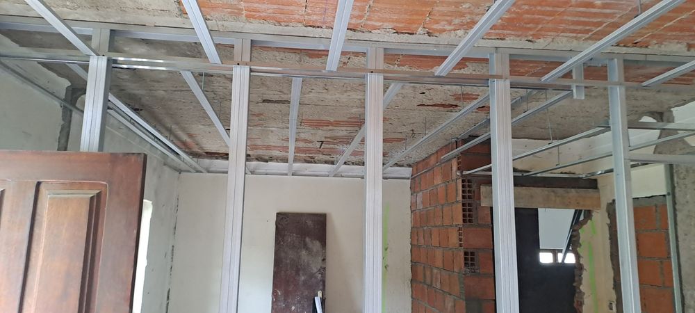 Pladur(drywall), tetos, pintura, chão flutuante.  Parquet, vinil