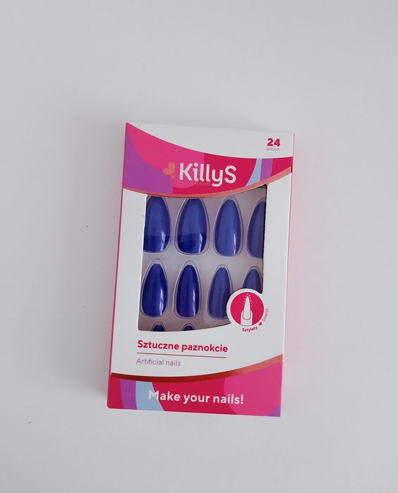 Sztuczne paznokcie kolor niebieski