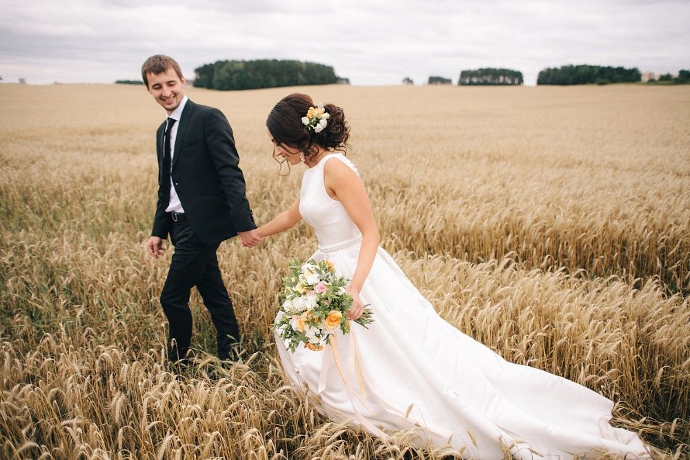 Невеста в поле фото Невеста в поле фото