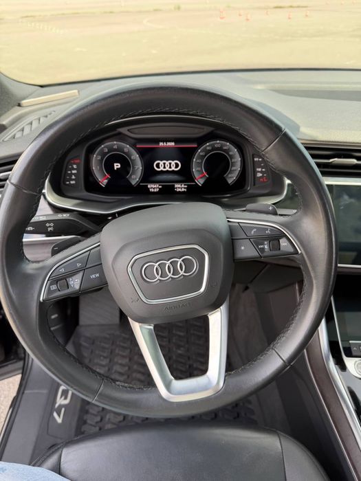Продам Audi Q7 2022 року