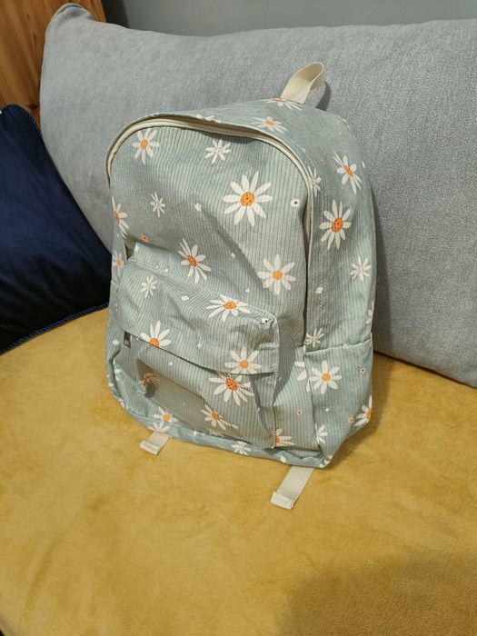 Plecak i kosmetyczka lub piórnik w kwiatki