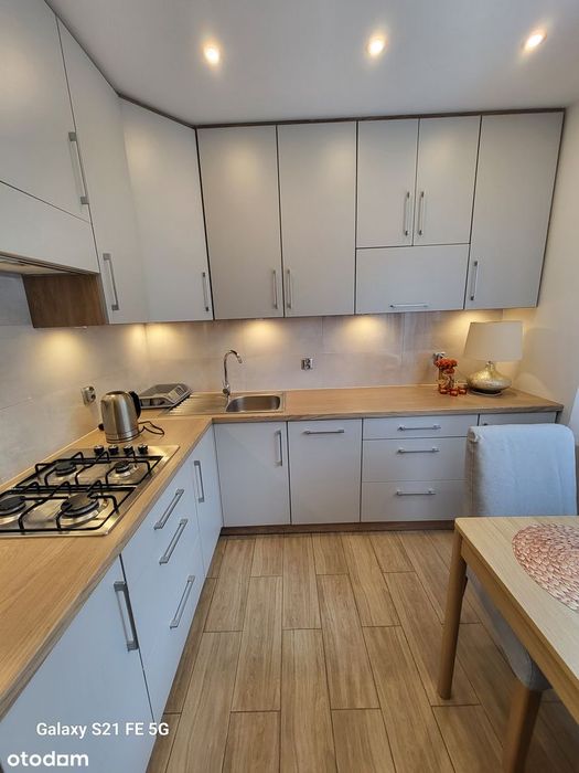 Mieszkanie 2 pokojowe na parterze z balkonem.