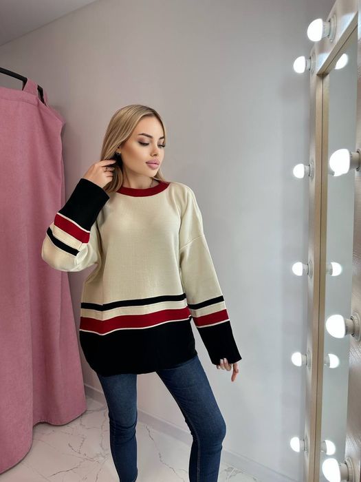 Стильний жіночий світшот зі смугами