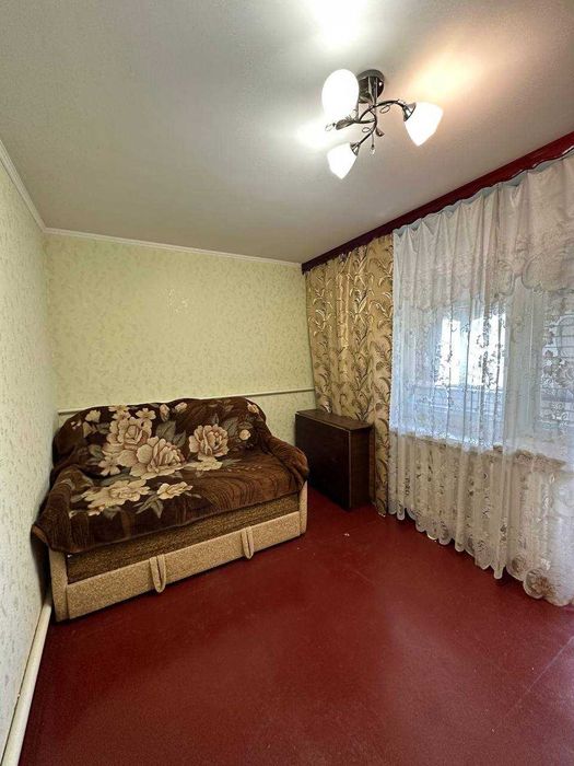 Продам трикімнатну квартиру з автономним опаленням у с. Рівнопілля