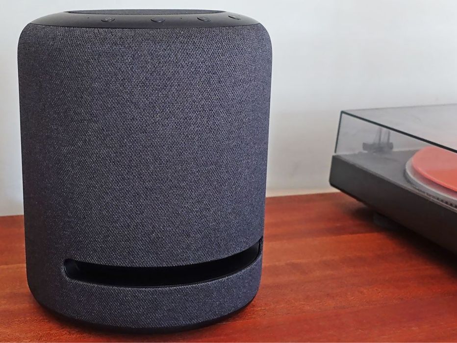 Alto-falante inteligente Amazon Echo Studio com áudio 3D e Alexa preto