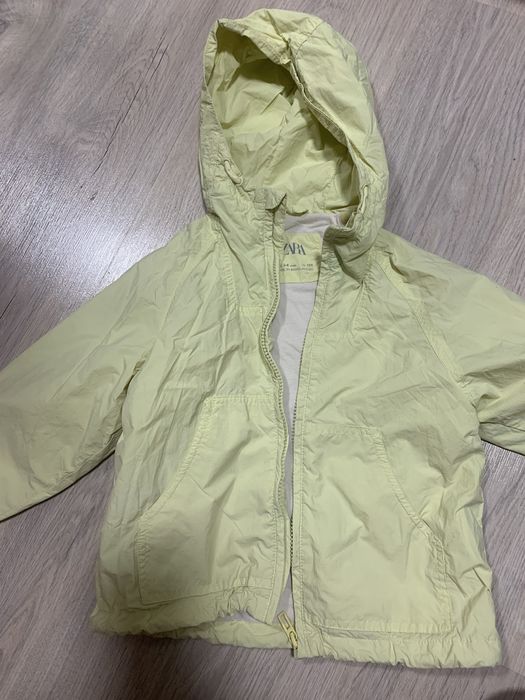Вітровка zara жовтого кольору тоненька на підкладці
